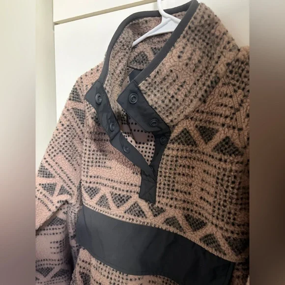 Carhartt Pink and Gray Patterned Fleece - Picture 4 of 8